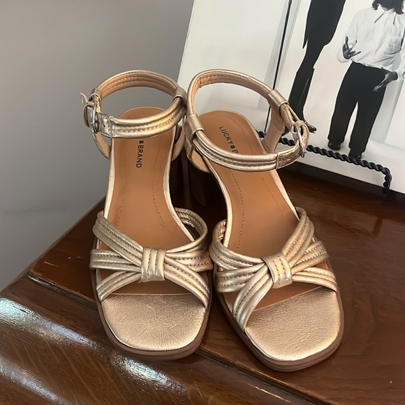 Lucky Brand Jolene Gold Sandals - Picture 9 of 15